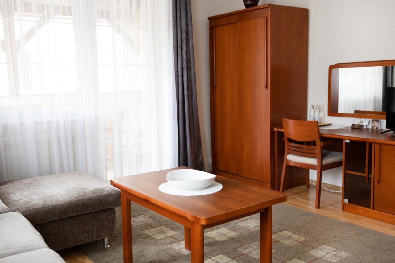 Pensjonat Przy Deptaku W Centrum Polanicy Zdroj Polanica-Zdrój Exteriör bild